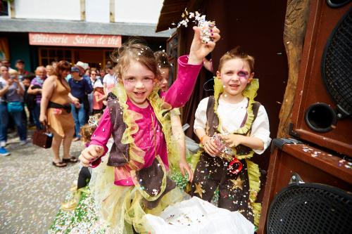 Iconographie - Enfants sur un char