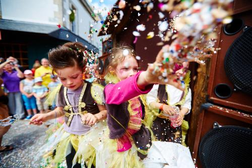 Iconographie - Enfants sur un char