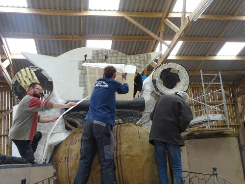 Iconographie - carnavalier pendant construction d’un char