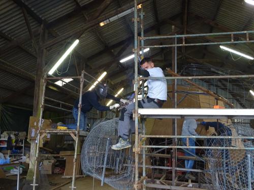 Iconographie - moments de construction dans les différents hangars de Scaër