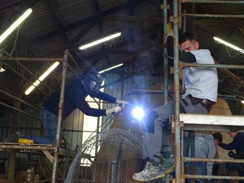 Iconographie - moments de construction dans les différents hangars de Scaër