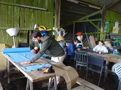 Iconographie - moments de construction dans les différents hangars de Scaër