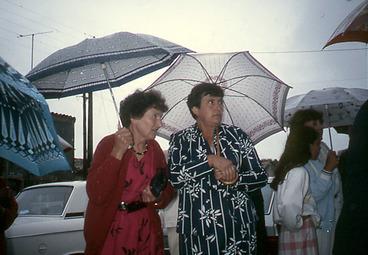 Iconographie - La danse des parapluies