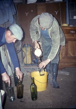 Iconographie - Mise en bouteilles