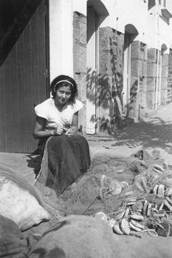 Iconographie - Ravaudeuse de filets