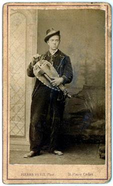 Iconographie - Le vielleux Alexandre Péquin 