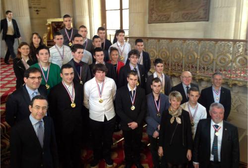 Iconographie - Les meilleurs apprentis de Vendée reçus au Sénat