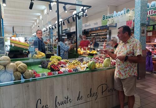 Iconographie - Banc aux Halles Les fruits de Pierre