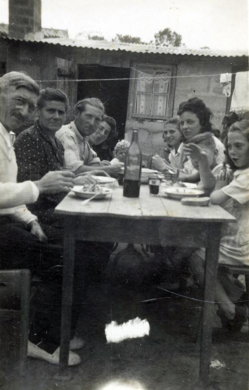 Iconographie - Famille Viaud à table