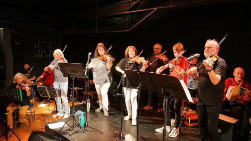 Iconographie - Le Big band trad de Vendée au festival de Bouche à oreilles, à Parthenay