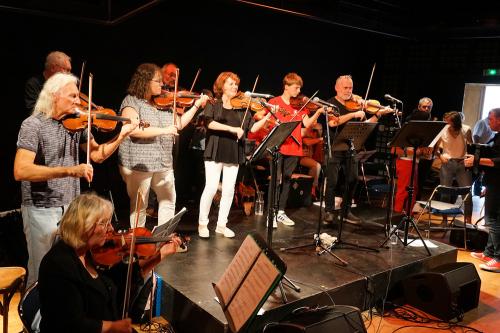 Iconographie - Le Big band trad de Vendée au festival de Bouche à oreilles, à Parthenay