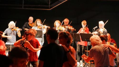 Iconographie - Le Big band trad de Vendée au festival de Bouche à oreilles, à Parthenay