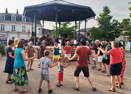 Iconographie - Initiation à la danse traditionnelle par Bercédanse