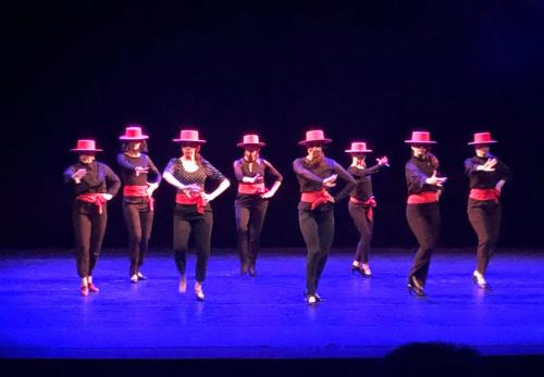 Iconographie - Danseuse du spectacle Fuego, scène Kiss kiss