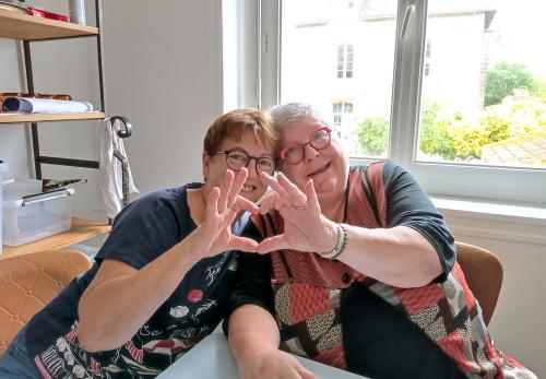 Iconographie - Convivialité deux bénévoles du Secours catholique