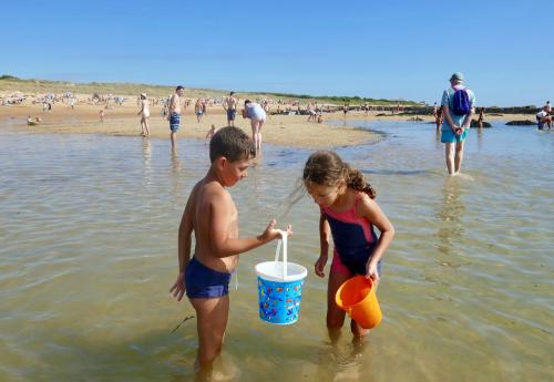 Iconographie - Vacances à la plage du Secours catholique