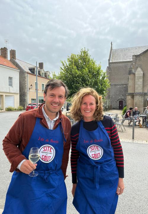 Iconographie - Thomas Gisbert maire de Bouin - France Pelletier présidente de l'association Bouin c'est Bon