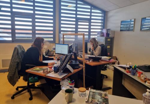 Iconographie - Le service administratif de la coopérative