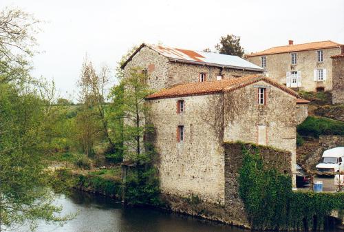 Iconographie - Moulin à eau Le Gué de face