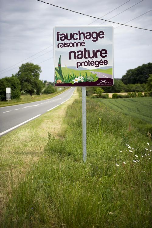 Iconographie - Panneau sur la D960 - Fauchage raisonné nature protégée