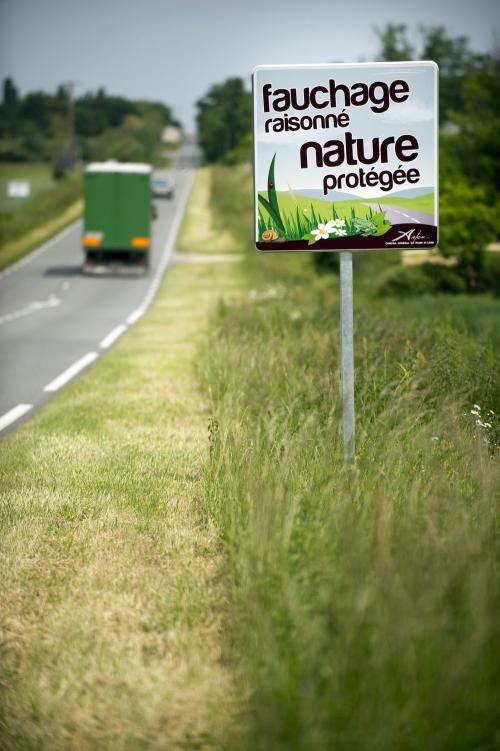 Iconographie - Panneau sur la D960 - Fauchage raisonné nature protégée