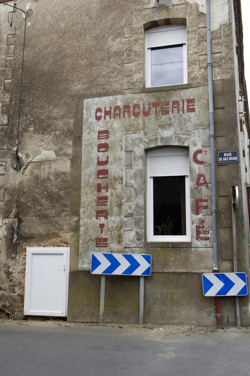 Iconographie - Enseigne d'une ancienne boucherie