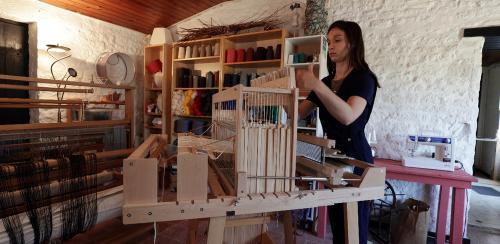 Iconographie - L'atelier de tissage Croix Bâton Croix