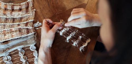 Iconographie - L'atelier de tissage Croix Bâton Croix