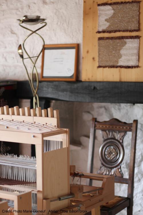 Iconographie - L'atelier de tissage Croix Bâton Croix