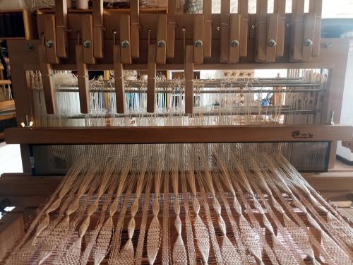 Iconographie - L'atelier de tissage Croix Bâton Croix