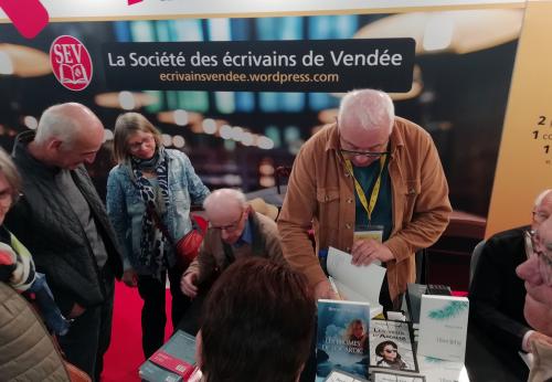 Iconographie - Le stand au Printemps du livre