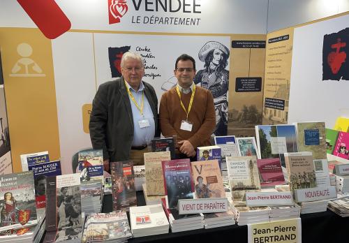 Iconographie - Le stand du CVRH au Printemps du livre