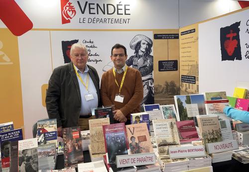 Iconographie - Le stand du CVRH au Printemps du livre