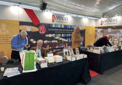 Iconographie - Le stand au Printemps du livre