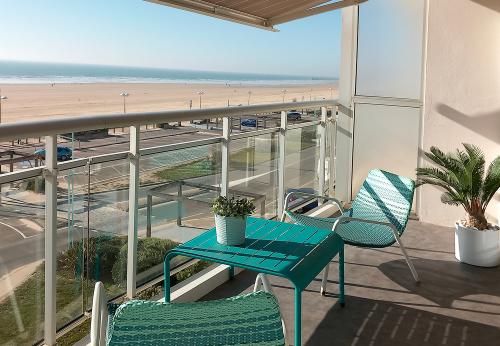 Iconographie - Terrasse d'un logement sur le remblais à louer