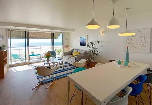Iconographie - Logement sur le remblais à louer