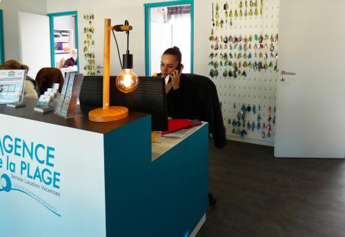 Iconographie - Comptoir d'accueil de l'agence OTIM