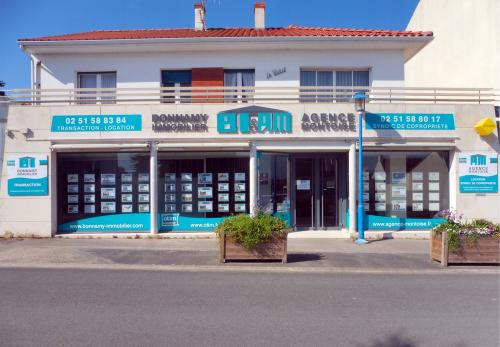 Iconographie - Façade de l'agence OTIM