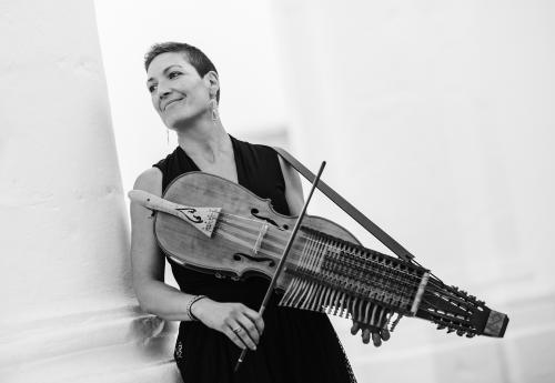 Iconographie - Eléonore Billy, musicienne  nyckelharpiste