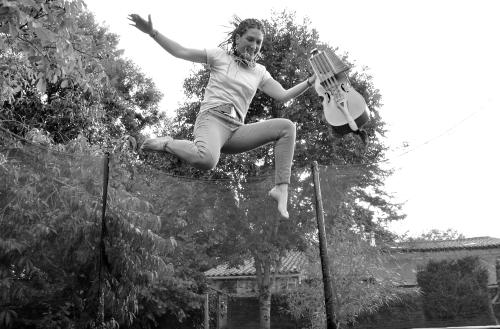 Iconographie - Eléonore Billy, musicienne  nyckelharpiste