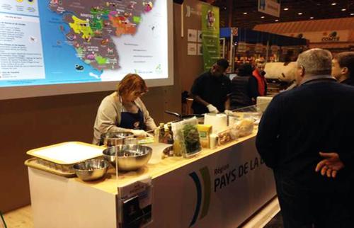 Iconographie - Démonstration de cuisine par Marie-France Bertaud