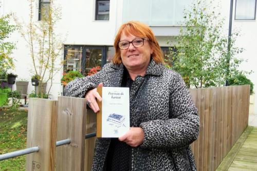 Iconographie - Marie-France Bertaud présentant  lr livre Petit traité du haricot