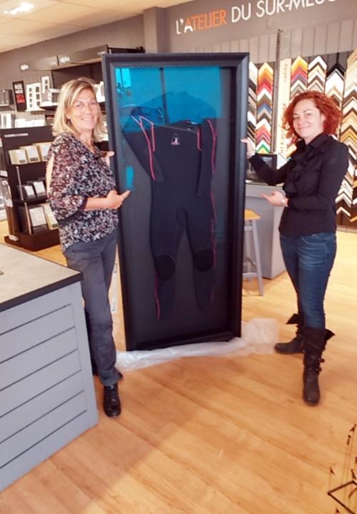 Iconographie - Vitrine combinaison surf