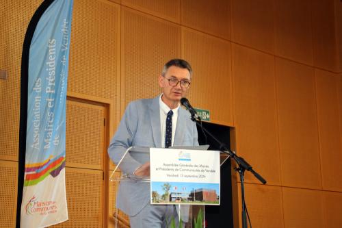 Iconographie - Guy Plisonneau lors de l'Assemblée générale des maires et présidents de communautés de Vendée