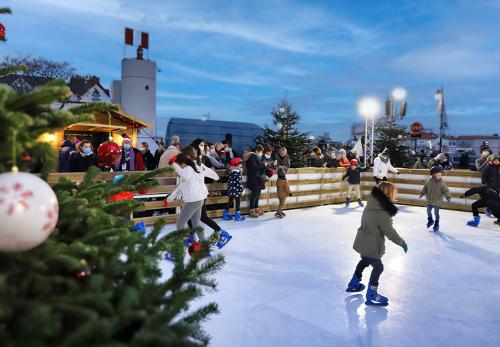 Iconographie - Location d'une patinoire synthétique par Envol