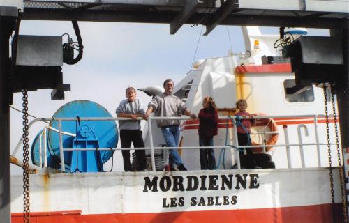 Iconographie - Jean-Bernard Morineau et ses enfants sur le Mordienne - Mai 2000