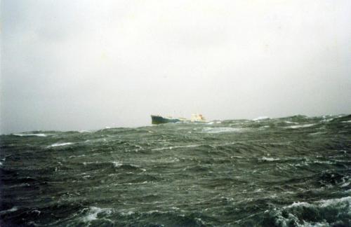 Iconographie - Grosse mer au large de l'Espagne du cargo assistance Pêcheur breton