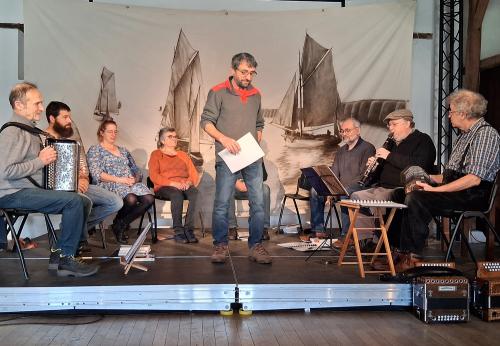 Iconographie - Concert par Touline et Armée du Chalut au Vasais