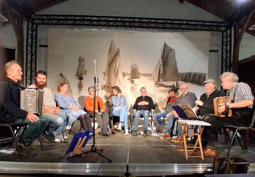 Iconographie - Concert par Touline et Armée du Chalut au Vasais