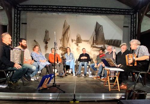 Iconographie - Concert par Touline et Armée du Chalut au Vasais